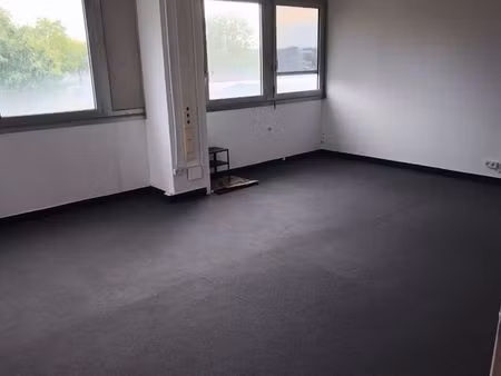 bureau 27m2 cesson