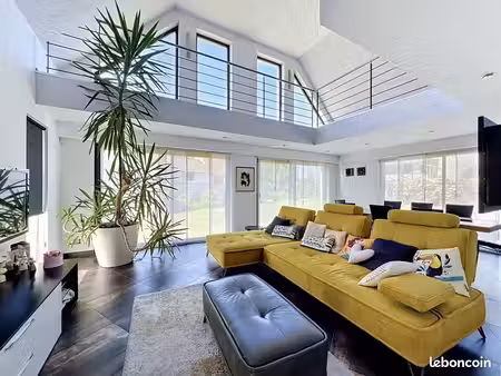 propriété 7 pièces 263 m²
