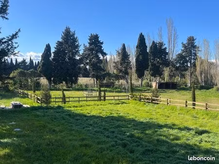 appartement 60 m2 + 2 hectares avec abri chevaux