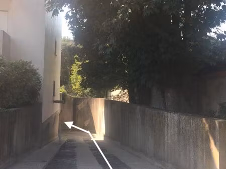 location 1 box fermé chatou rer (face piscine)