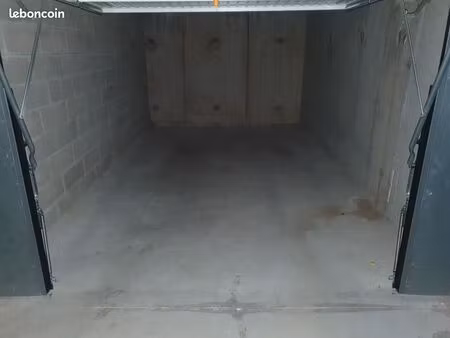 garage / box – 16m² – voiture  moto  stockage – combourg (35)