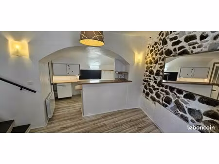 maison de bourg de caractère 45 m2 – pierres apparentes – cœur d’issoire