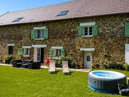 grande longère de caractère – environ 500 m² au total (220 m² habitables) – 4 chambres – s