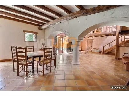 maison 8 pièces 275 m²