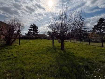 terrain constructible de 800 m2 à chazay-d’azergues