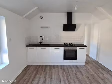 appartement t2 – 45 m² – proche mairie / gare – place de parking – disponible 1er août
