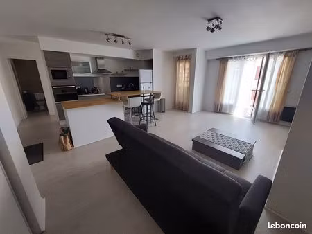 appartement meuble equipe 57 m2 habitables avec parking prive centre ville de pau