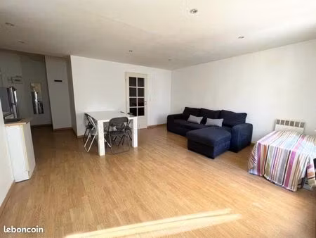 centre village – appartement t1 bis lumineux