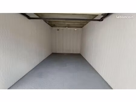 garages individuels fermés - trappes centre et gare - 150 /mois