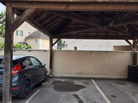 place de parking sécurisée avec carport – (bois-parisis)