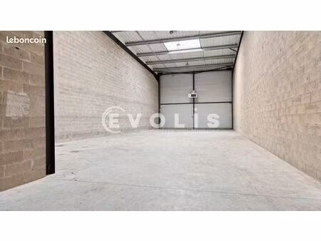 local d'activité 417 m²