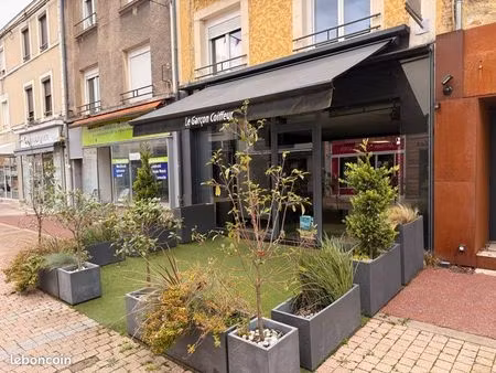 local commercial 70 m² – emplacement premium – rue piétonne – terrasse – vitrine