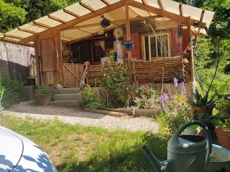 petit chalet atypique avec grand jardin