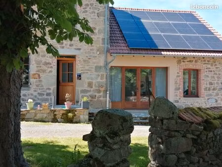 gîte de caractère avec habitation privée – cadre naturel exceptionnel dans le puy-de-dôme