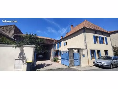 maison avec beaucoup de cachet 4 chambres + grange sur 280 m² de terrain à saint-myon 