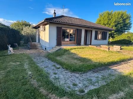 villa de plain-pied très bien située  quartier calme et verdoyant commune de lucenay