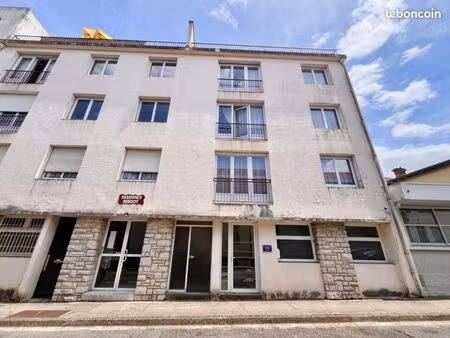 commerce 68 m²