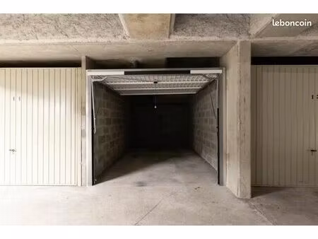 a vendre - garage ferme