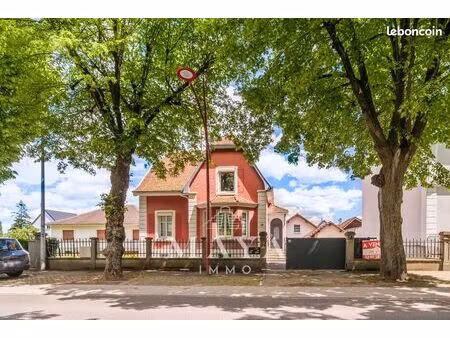 propriété 9 pièces 242 m²