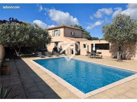 villa 8 pièces 204 m²