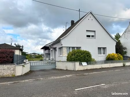 maison de 86 m² avec cour et dépendances