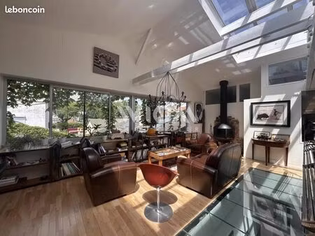loft/atelier/surface 6 pièces 159 m²