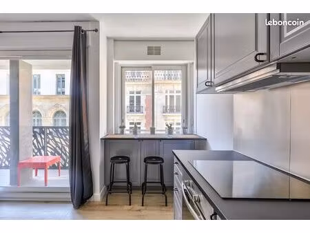 grand studio avec alcôve et terrasse – paris 8e  rue de ponthieu