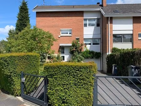 maison située dans une résidence calme