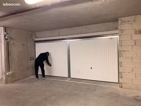 box double intérieur 22 m2