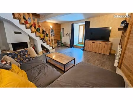 maison de village meublée t3 de 100 m²  location à l’année disponible immédiatement. loyer