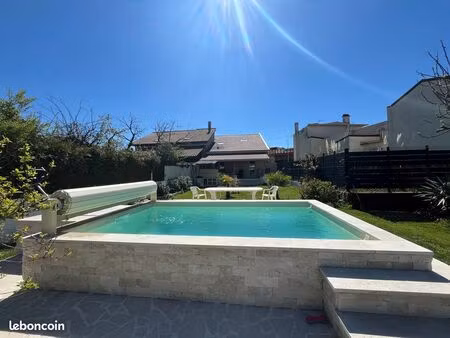 maison de ville rénovée à bourgoin-jallieu avec jardin et piscine