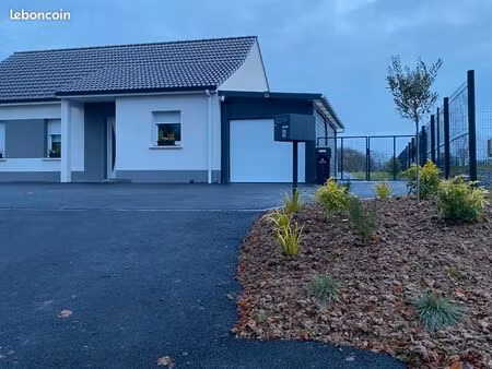 maison récente à la campagne