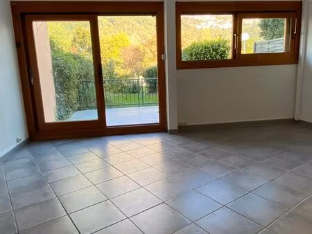 maison mitoyenne t4 rénovée - 90 m² - terrasse   jardin et vue sur la chartreuse