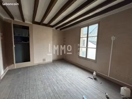 immeuble 80 m² courdemanche