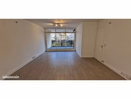 superbe t4 traversant de 99m2 avec 3 chambres  1 terrasse et 1 cave