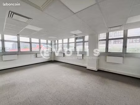 bureau 711 m²