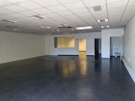 local d’activite avec show room 188 m2