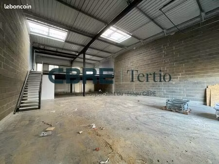 local d'activite 319 m² saint-cyr-sur-loire