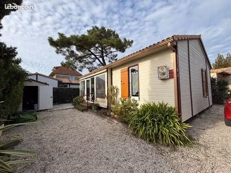 chalet résidentiel en bord de mer ouvert à l'année