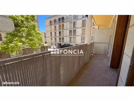 t3 intramuros balcon et parking