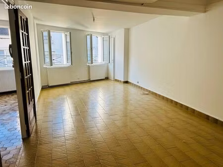 appartement 2 pièces 65 m2 ( centre-ville )