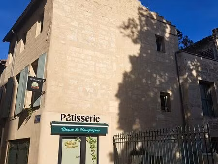 immeuble avec pâtisserie et logement