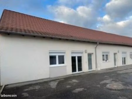 superbe f3 spacieux 86 27 m² de plain pied avec deux garages