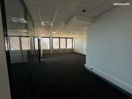 bureaux 134 m²