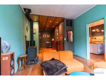 local 129 m² tours