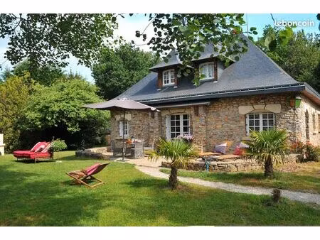 appartement 4 pièces de 85 m² avec terrasse et jardin  dans une belle maison de caractère 