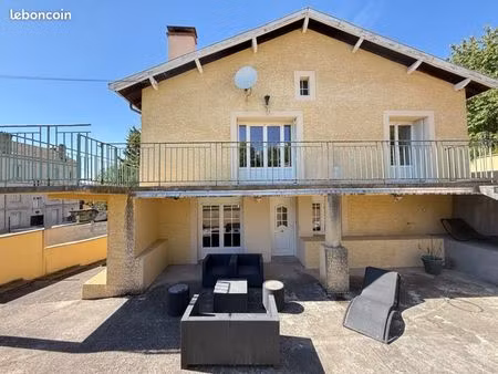 maison 6 pièces 2 115 m²