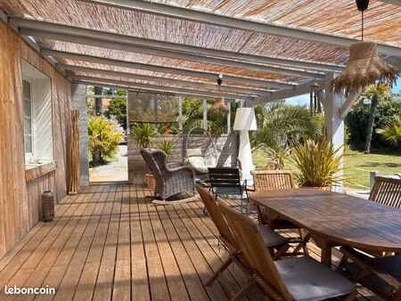 maison lumineuse avec piscine et esprit vacances à oléron