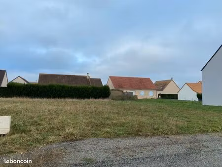terrain 704 m² precigne