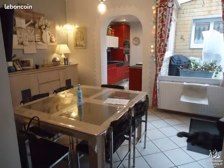 immeuble 157 m² fruges